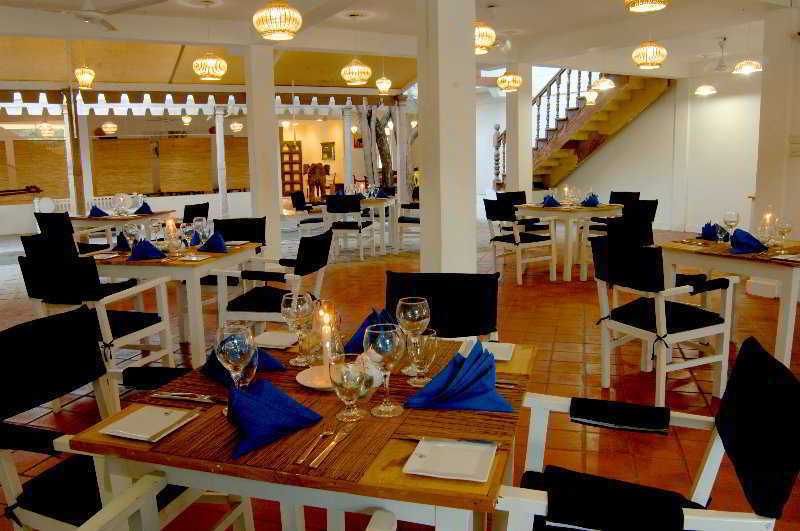 Pigeon Island Beach Resort Nilaveli Restaurant foto